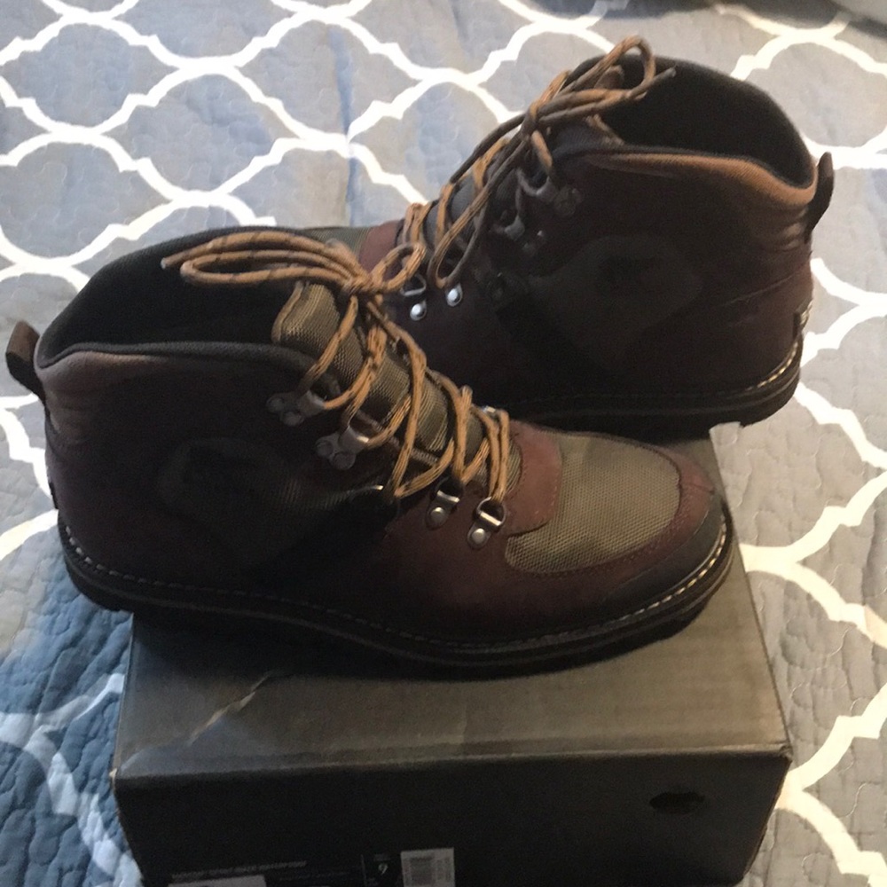 NIB- Sorel Madson hiker waterproof. Men’s size 9. Ordered tried on too big.
